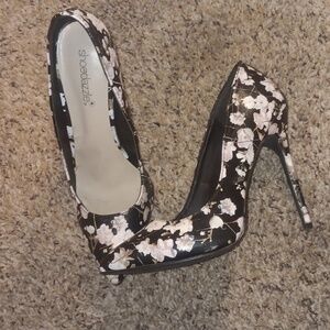 Floral pumps by shoe dazzle